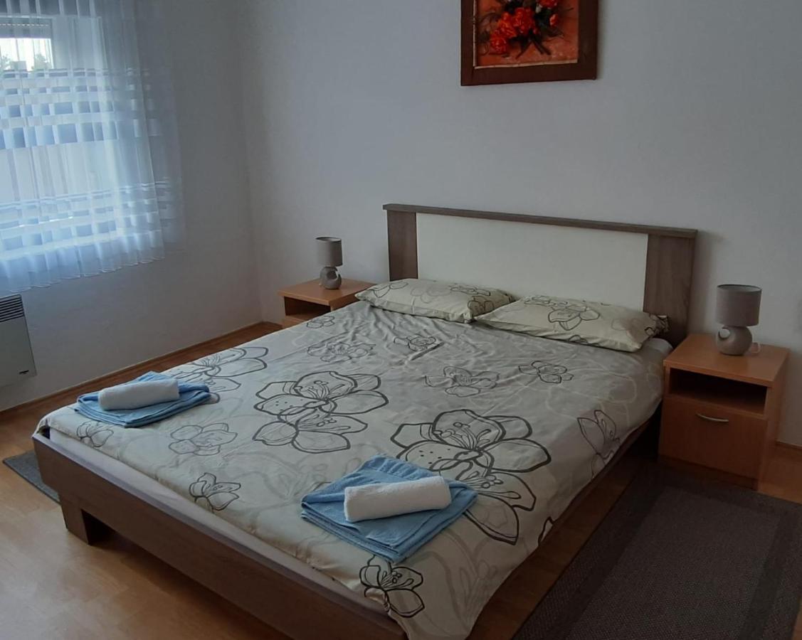 Apartment Ivana กอสปิช ภายนอก รูปภาพ