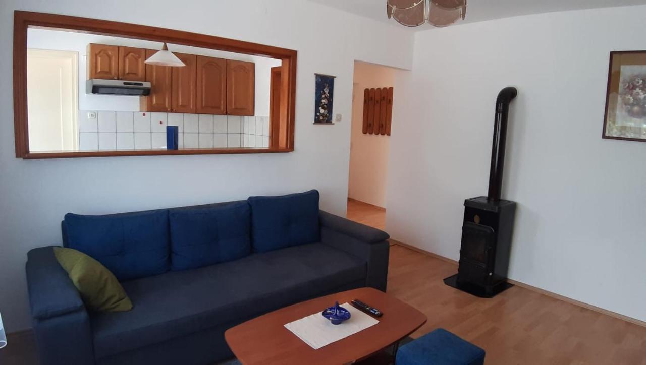 Apartment Ivana กอสปิช ภายนอก รูปภาพ